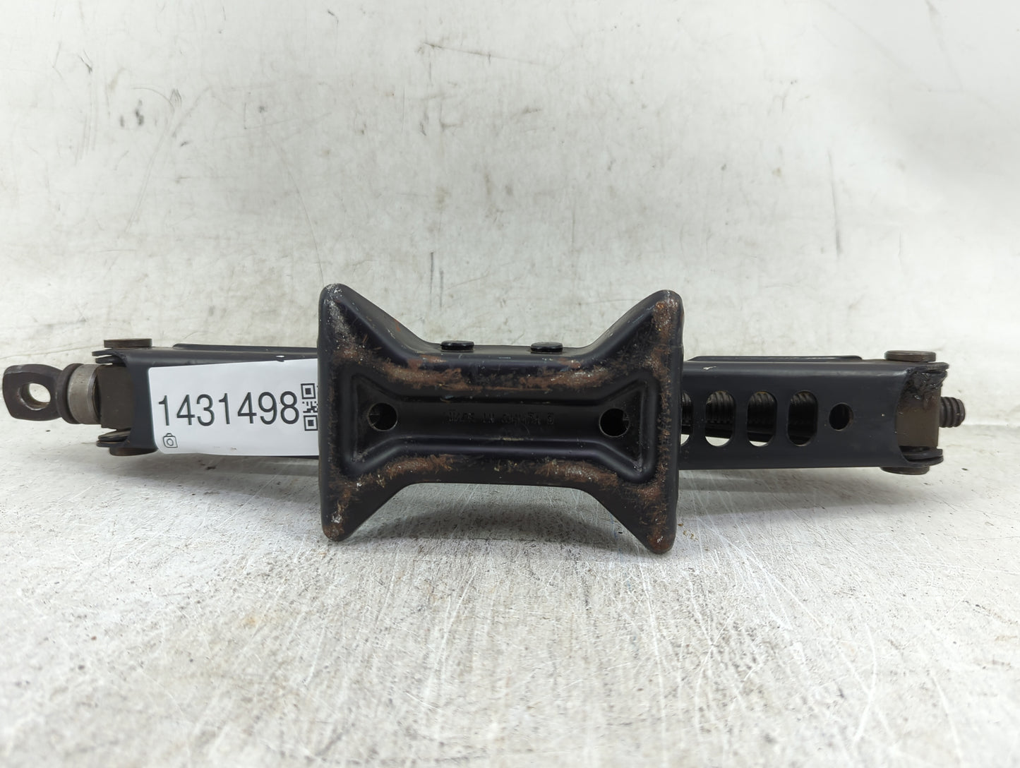2010 Toyota Corolla Spare Scissor Car Jack 1431498 - Oemusedautoparts1.com