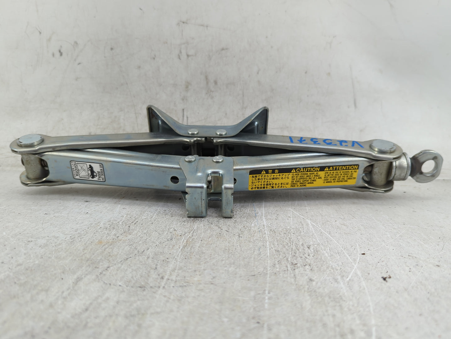 2010 Toyota Corolla Spare Scissor Car Jack - Oemusedautoparts1.com