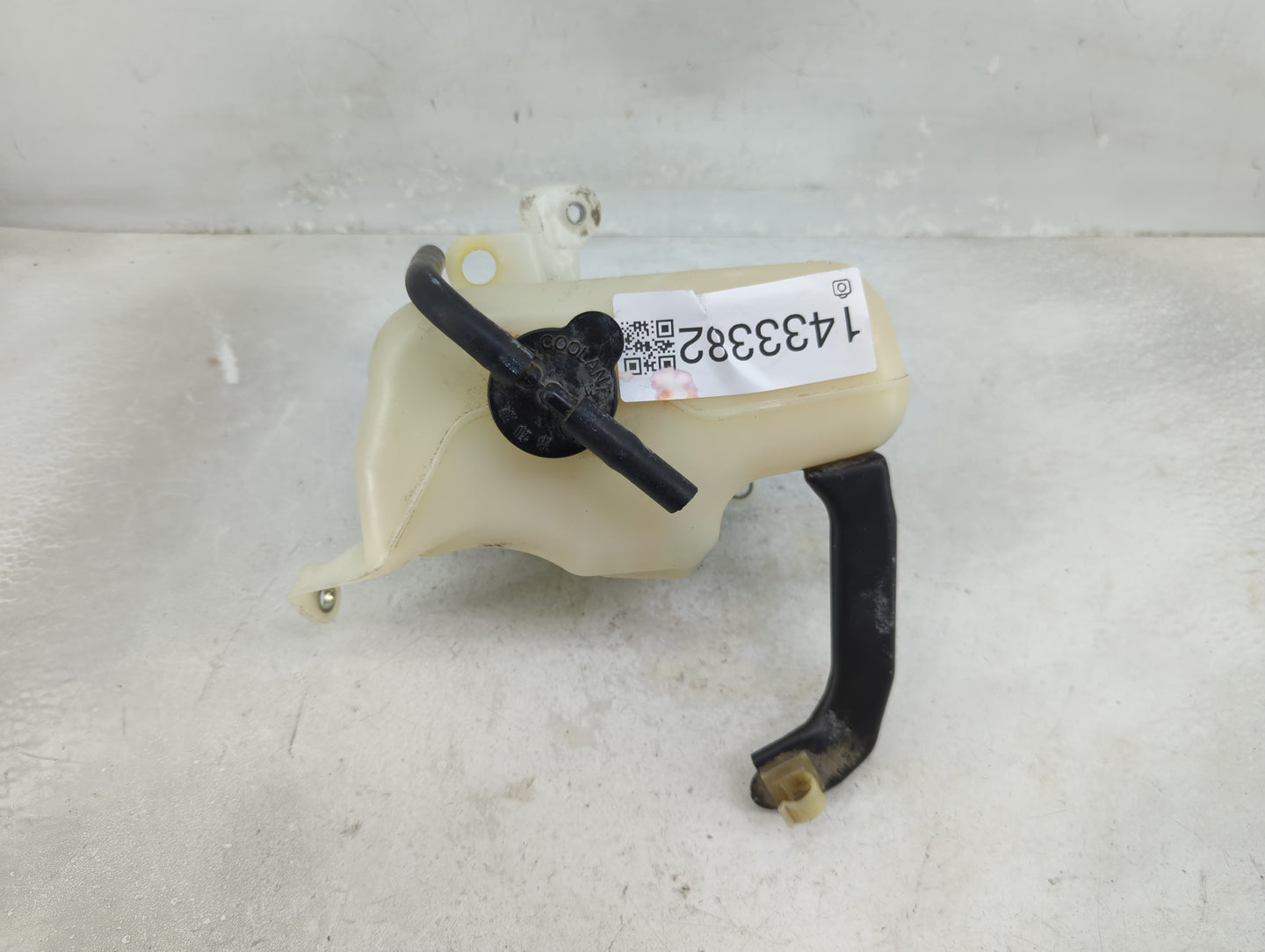 2009-2013 Toyota Corolla Radiator Coolant Overflow Expansion Tank Bottle 1433382 - Oemusedautoparts1.com