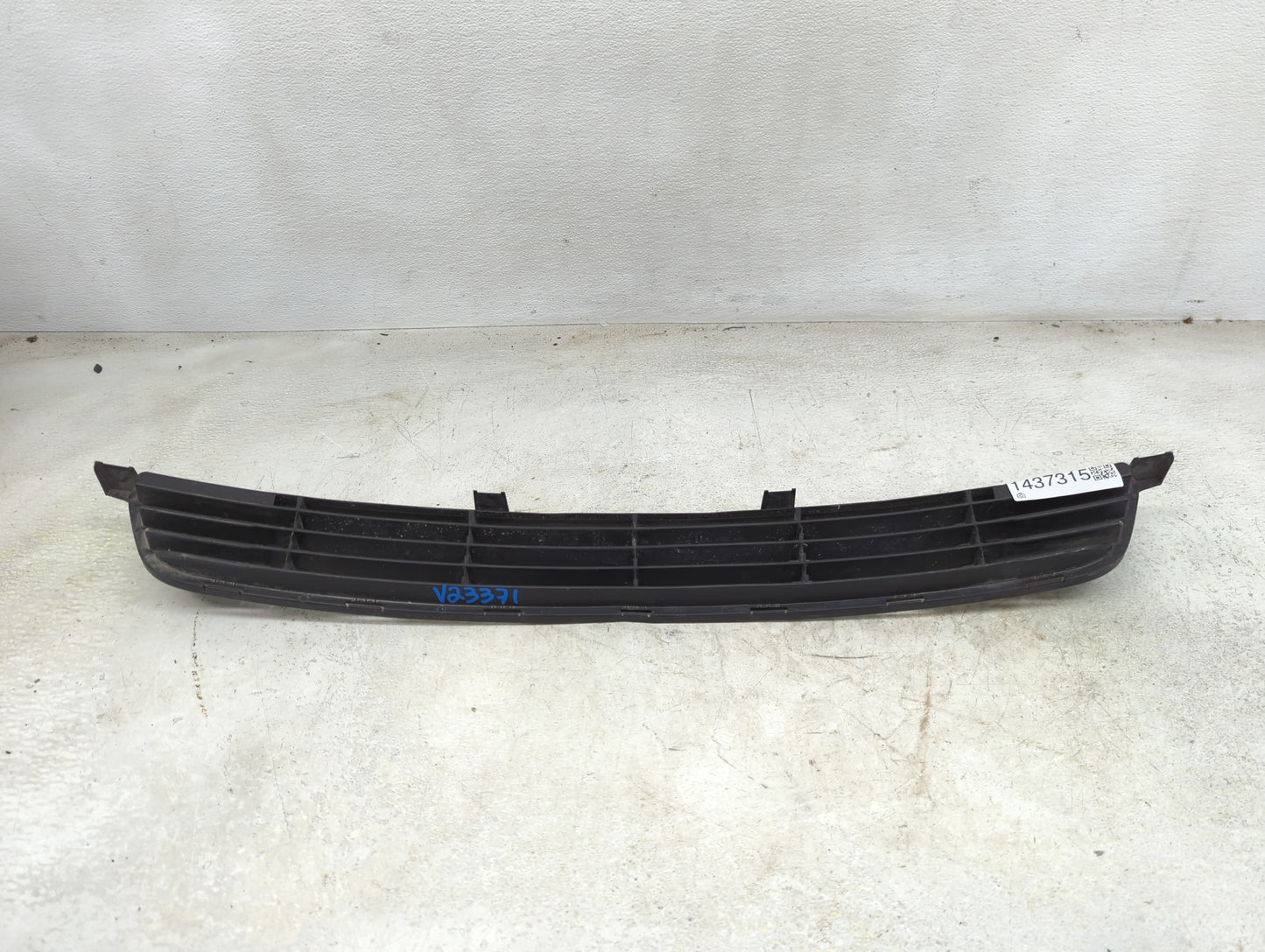 2009-2010 Toyota Corolla Front Grille Bumper Not Included - Oemusedautoparts1.com
