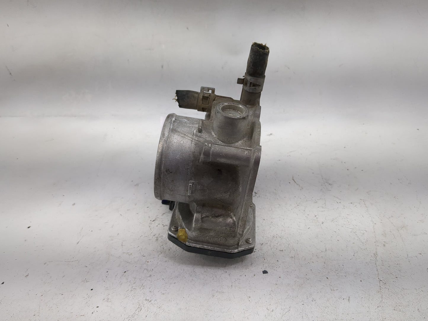 2009-2010 Toyota Corolla Throttle Body P/N:22030-0T040 Fits Fits 2009 2010 OEM Used Auto Parts - Oemusedautoparts1.com