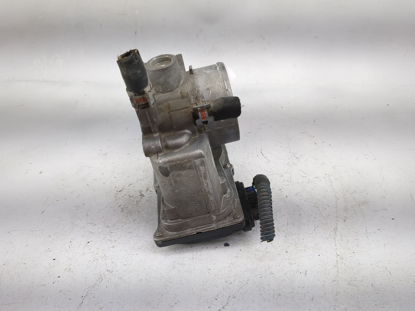 2009-2010 Toyota Corolla Throttle Body P/N:22030-0T040 Fits Fits 2009 2010 OEM Used Auto Parts - Oemusedautoparts1.com