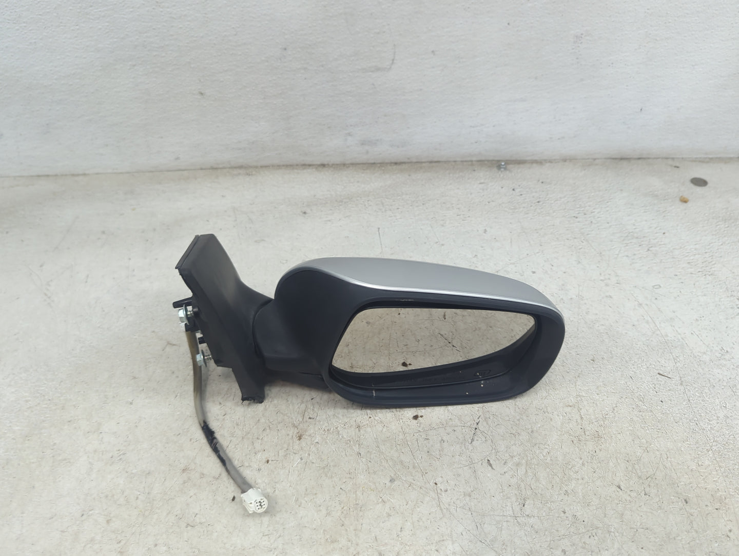 2009-2013 Toyota Corolla Passenger Side View Mirror - Right Door Mirror OEM Used - Oemusedautoparts1.com