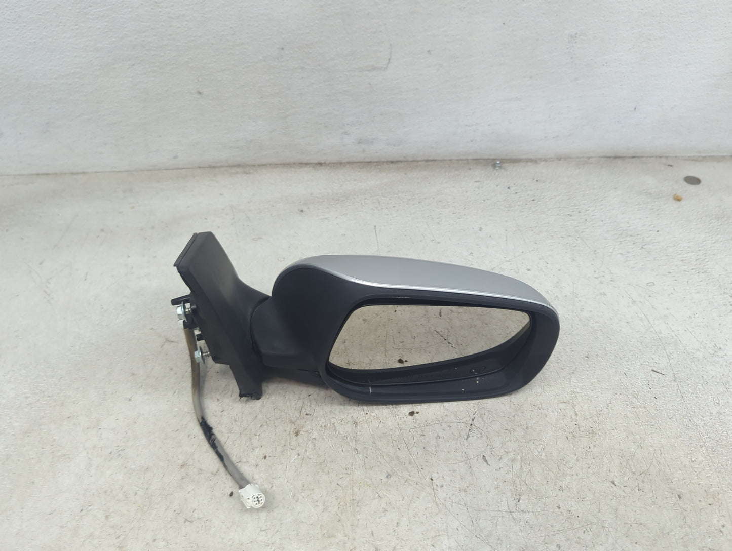 2009-2013 Toyota Corolla Passenger Side View Mirror - Right Door Mirror OEM Used - Oemusedautoparts1.com