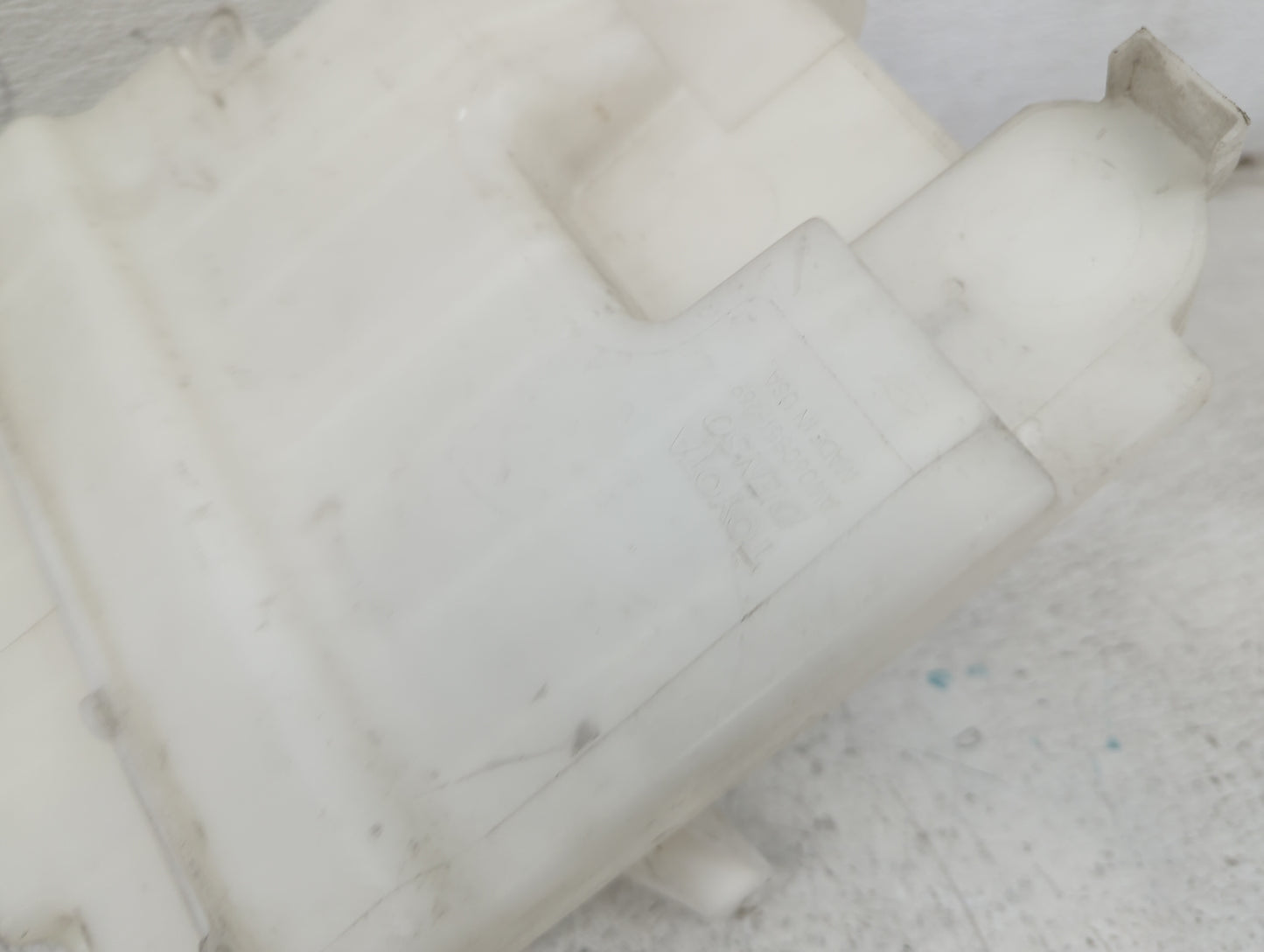 2009-2013 Toyota Corolla Windshield Washer Fluid Reservoir Bottle Oem 1478832 - Oemusedautoparts1.com