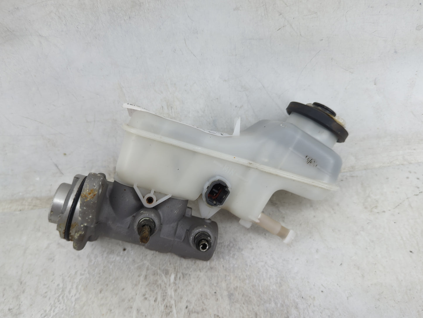 2009-2010 Toyota Corolla Brake Master Cylinder 1490731 - Oemusedautoparts1.com