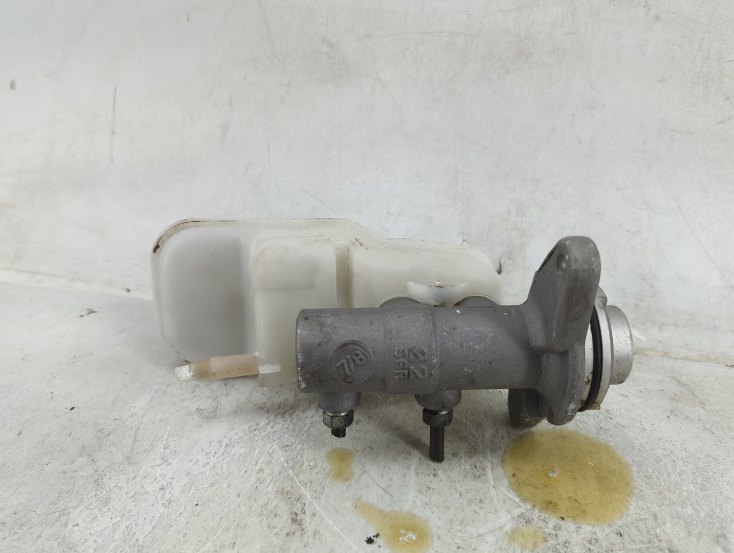 2009-2010 Toyota Corolla Brake Master Cylinder 1490731 - Oemusedautoparts1.com