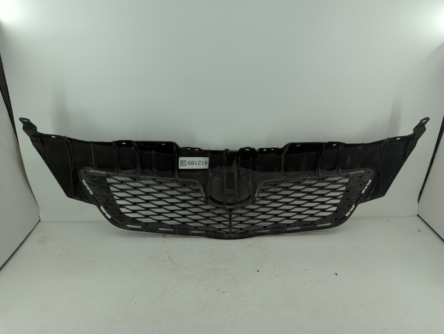 2009-2010 Toyota Corolla Front Grille Bumper Not Included Black - Oemusedautoparts1.com