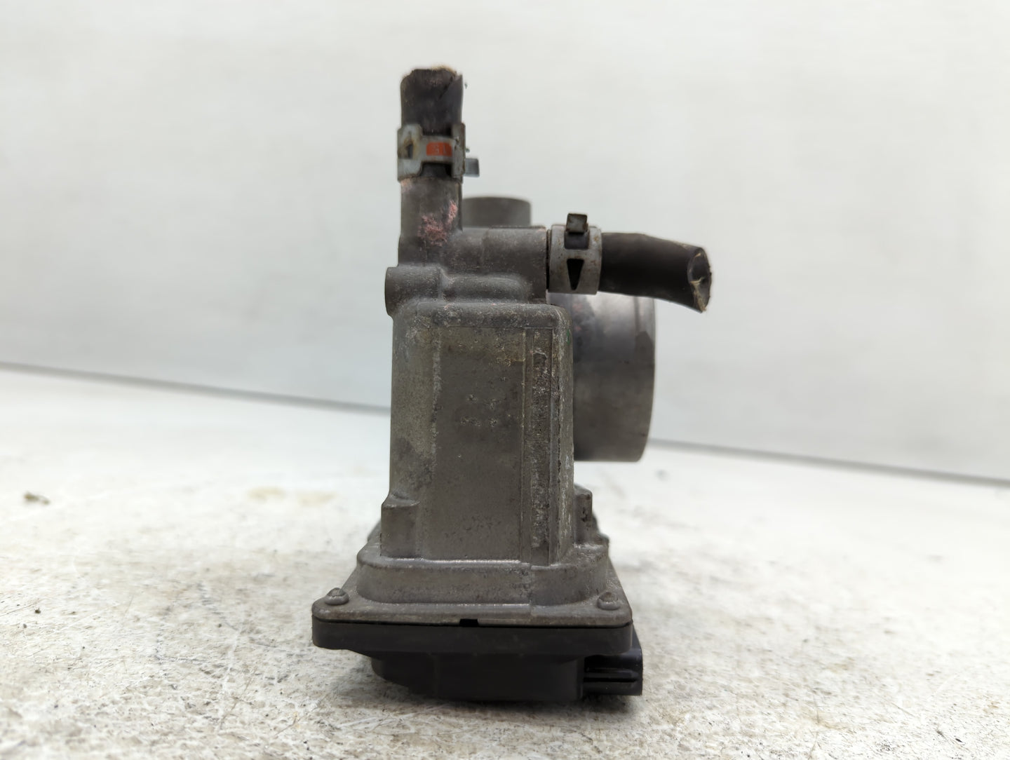 2009-2010 Toyota Corolla Throttle Body P/N:22030-0T040 Fits Fits 2009 2010 OEM Used Auto Parts - Oemusedautoparts1.com