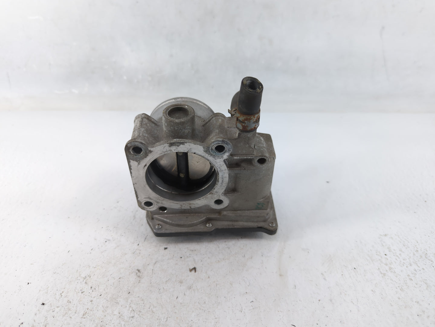 2009-2010 Toyota Corolla Throttle Body P/N:09M13 2030-0T070 Fits Fits 2009 2010 OEM Used Auto Parts - Oemusedautoparts1.com