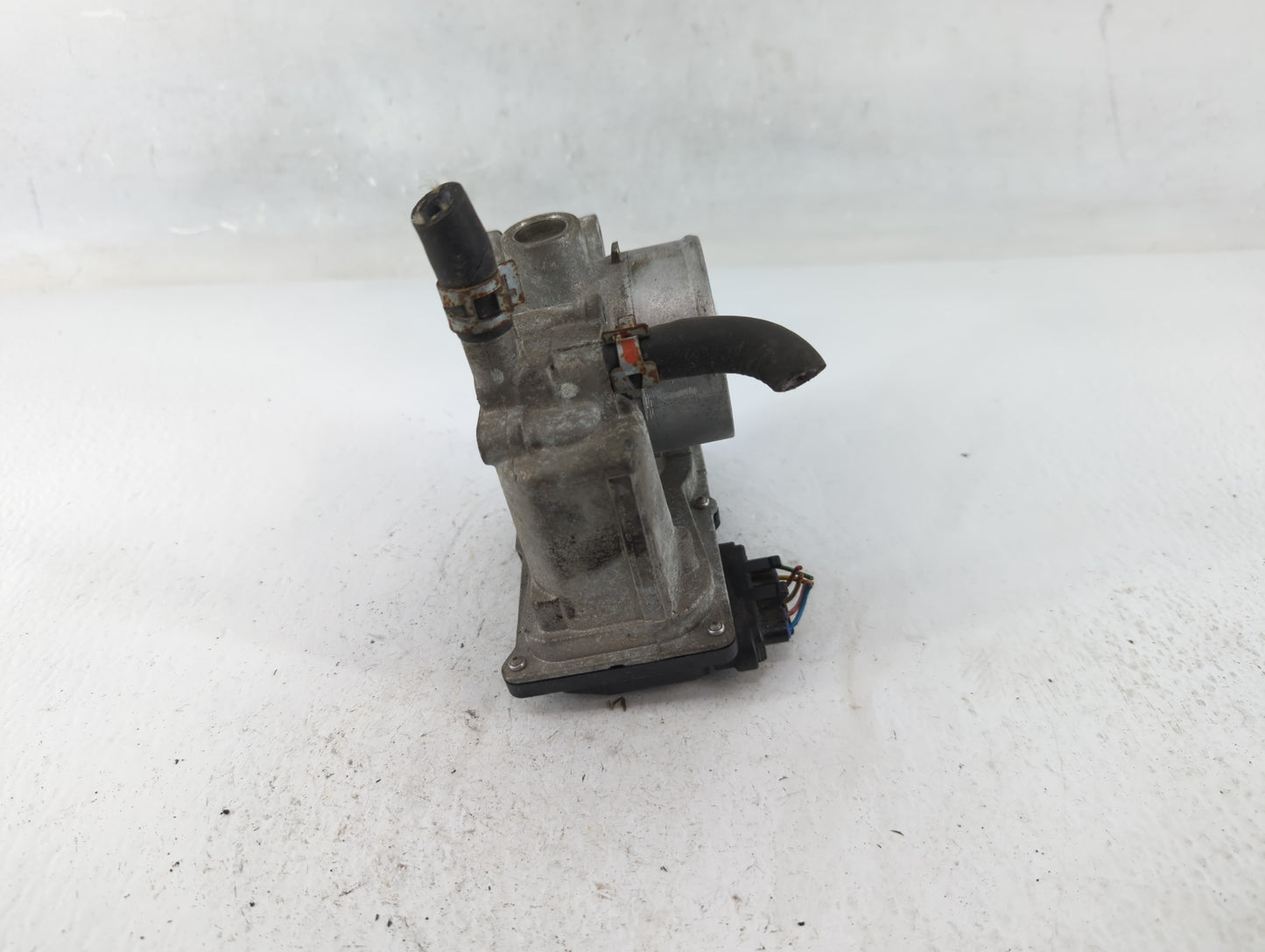 2009-2010 Toyota Corolla Throttle Body P/N:09M13 2030-0T070 Fits Fits 2009 2010 OEM Used Auto Parts - Oemusedautoparts1.com