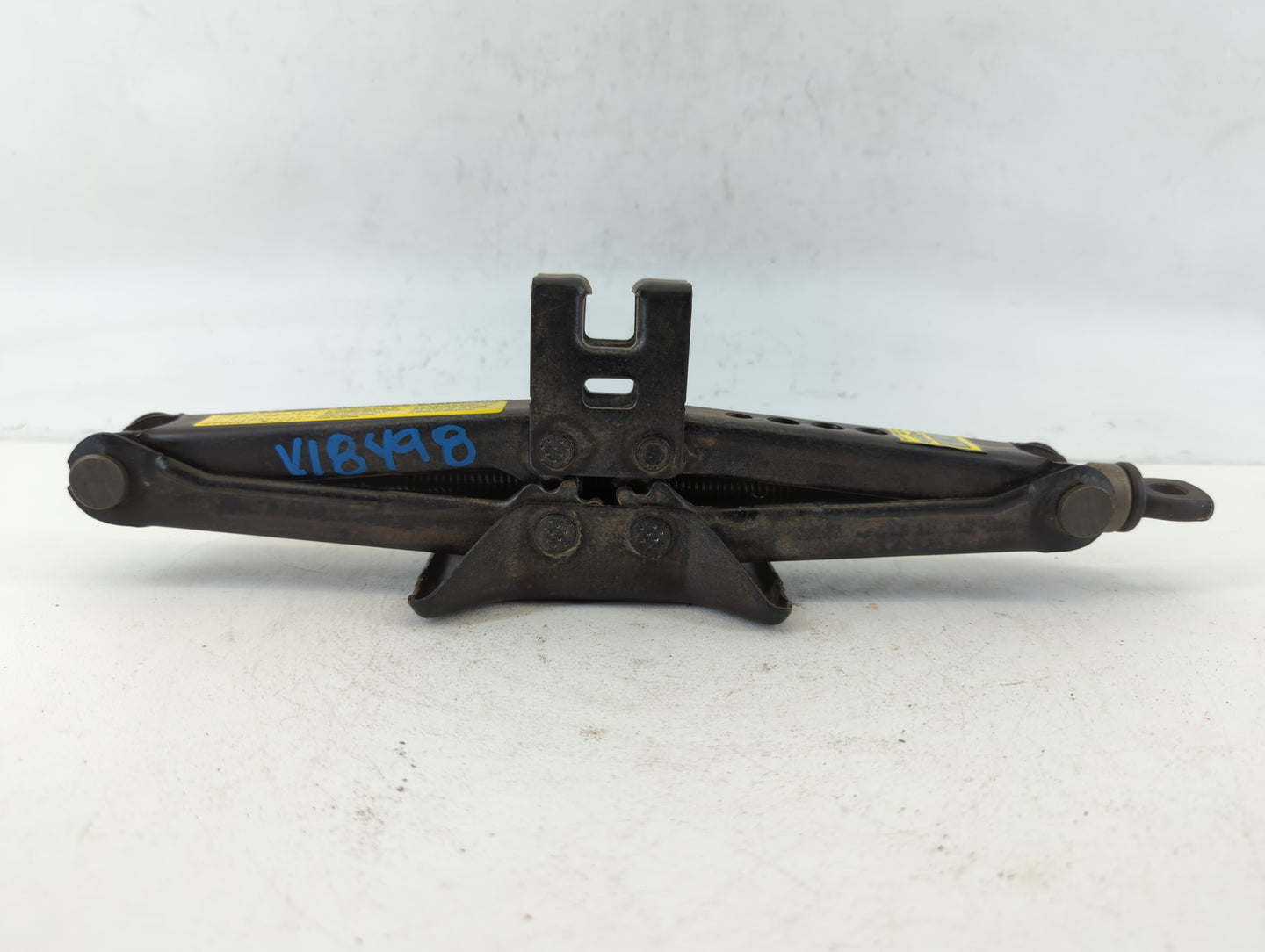 2010 Toyota Corolla Spare Scissor Car Jack 664303 - Oemusedautoparts1.com