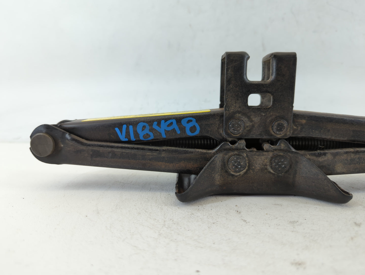 2010 Toyota Corolla Spare Scissor Car Jack 664303 - Oemusedautoparts1.com