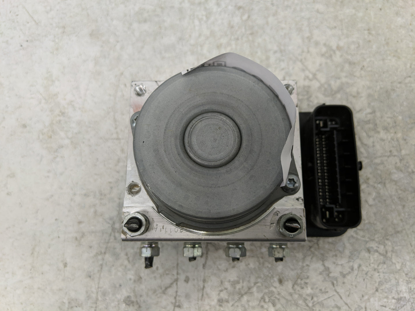 2009-2010 Toyota Highlander ABS Pump Control Module Replacement P/N:44510-47070 Fits Fits 2009 2010 OEM Used Auto Parts - Oe