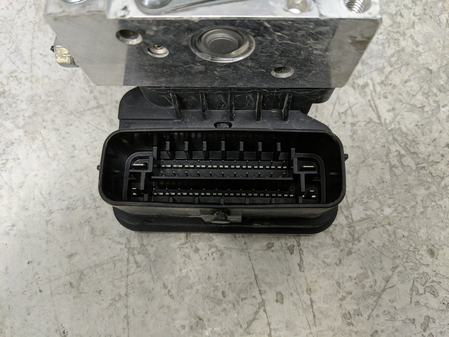 2009-2010 Toyota Highlander ABS Pump Control Module Replacement P/N:44510-47070 Fits Fits 2009 2010 OEM Used Auto Parts - Oe