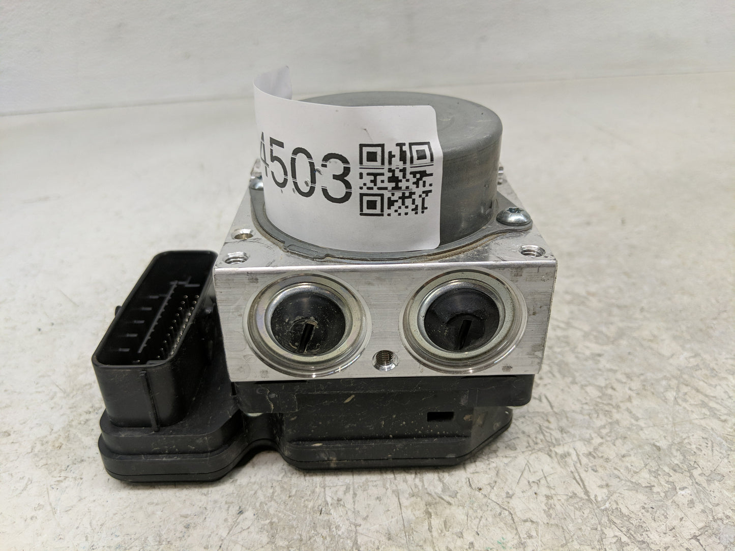 2009-2010 Toyota Highlander ABS Pump Control Module Replacement P/N:44510-47070 Fits Fits 2009 2010 OEM Used Auto Parts - Oe