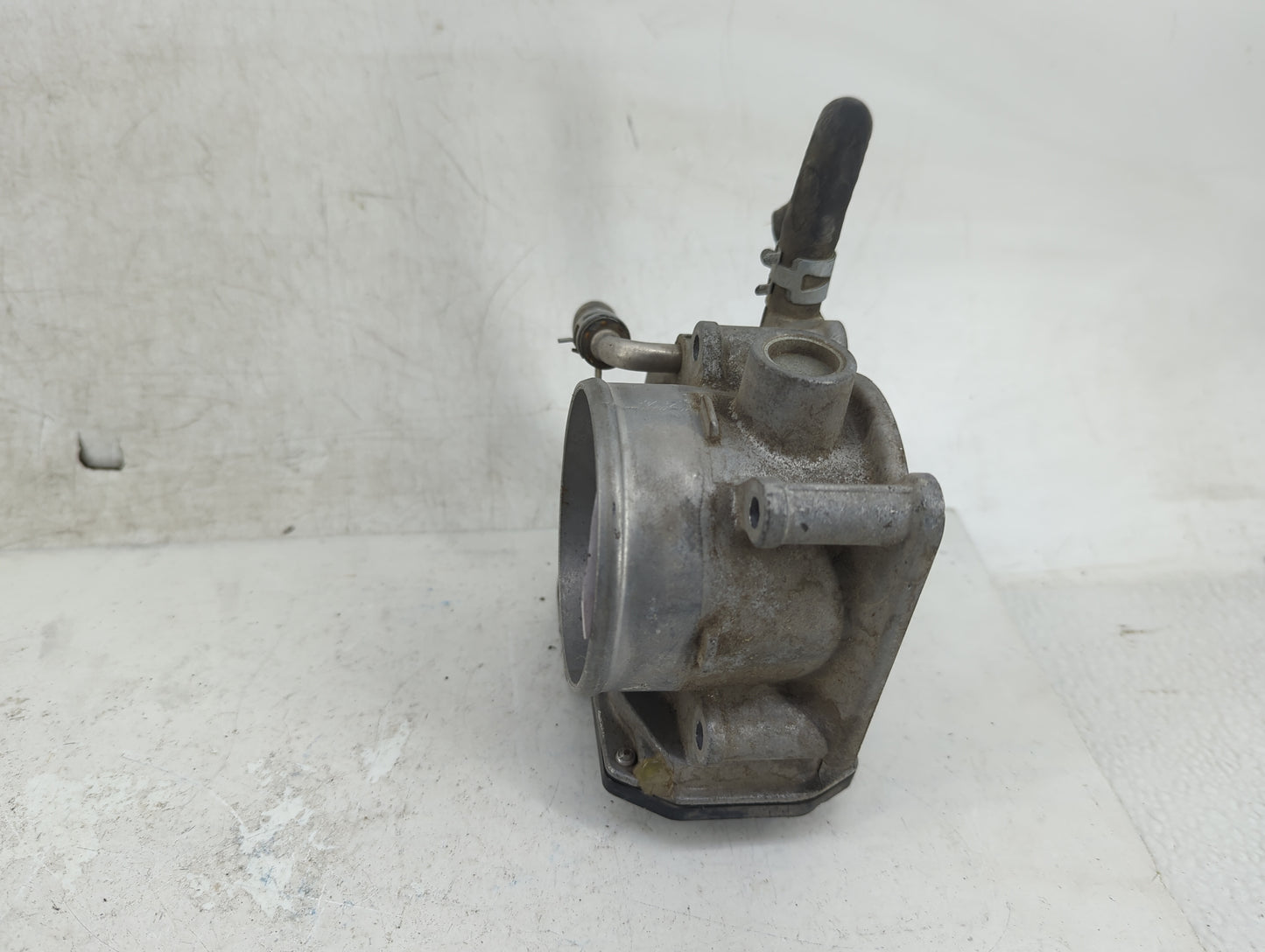 2004-2010 Toyota Highlander Throttle Body P/N:22030-20060 Fits Fits 2003 2004 2005 2006 2007 2008 2009 2010 OEM Used Auto Pa