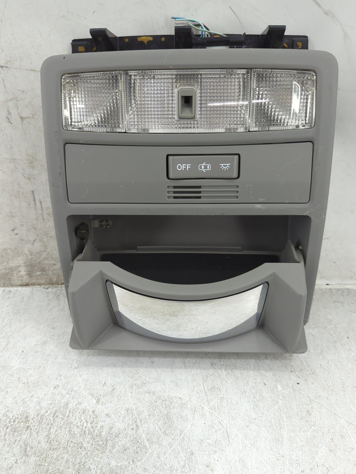 2010 Toyota Highlander Overhead Roof Console - Oemusedautoparts1.com