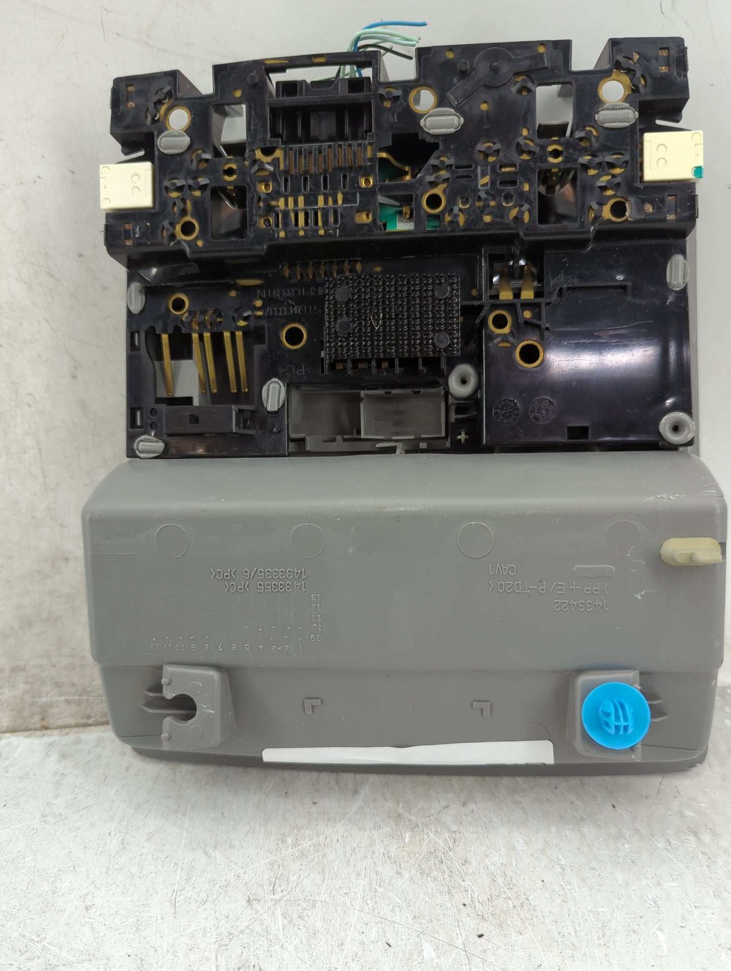 2010 Toyota Highlander Overhead Roof Console - Oemusedautoparts1.com