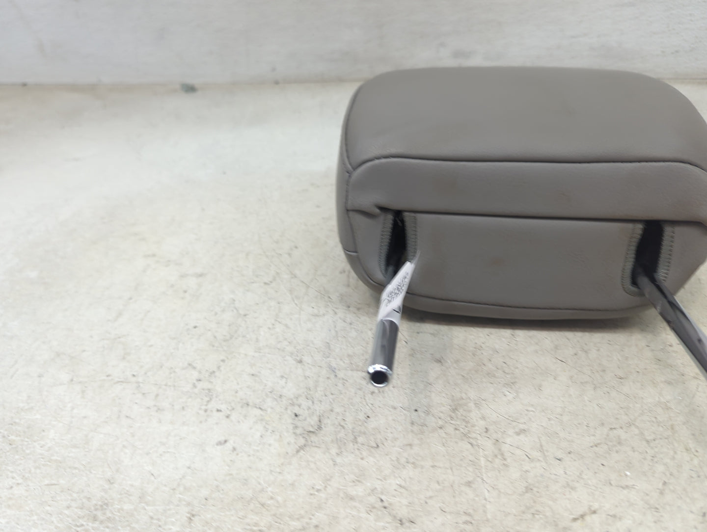 2008-2010 Toyota Highlander Headrest Head Rest Front Driver Seat Grey - Oemusedautoparts1.com