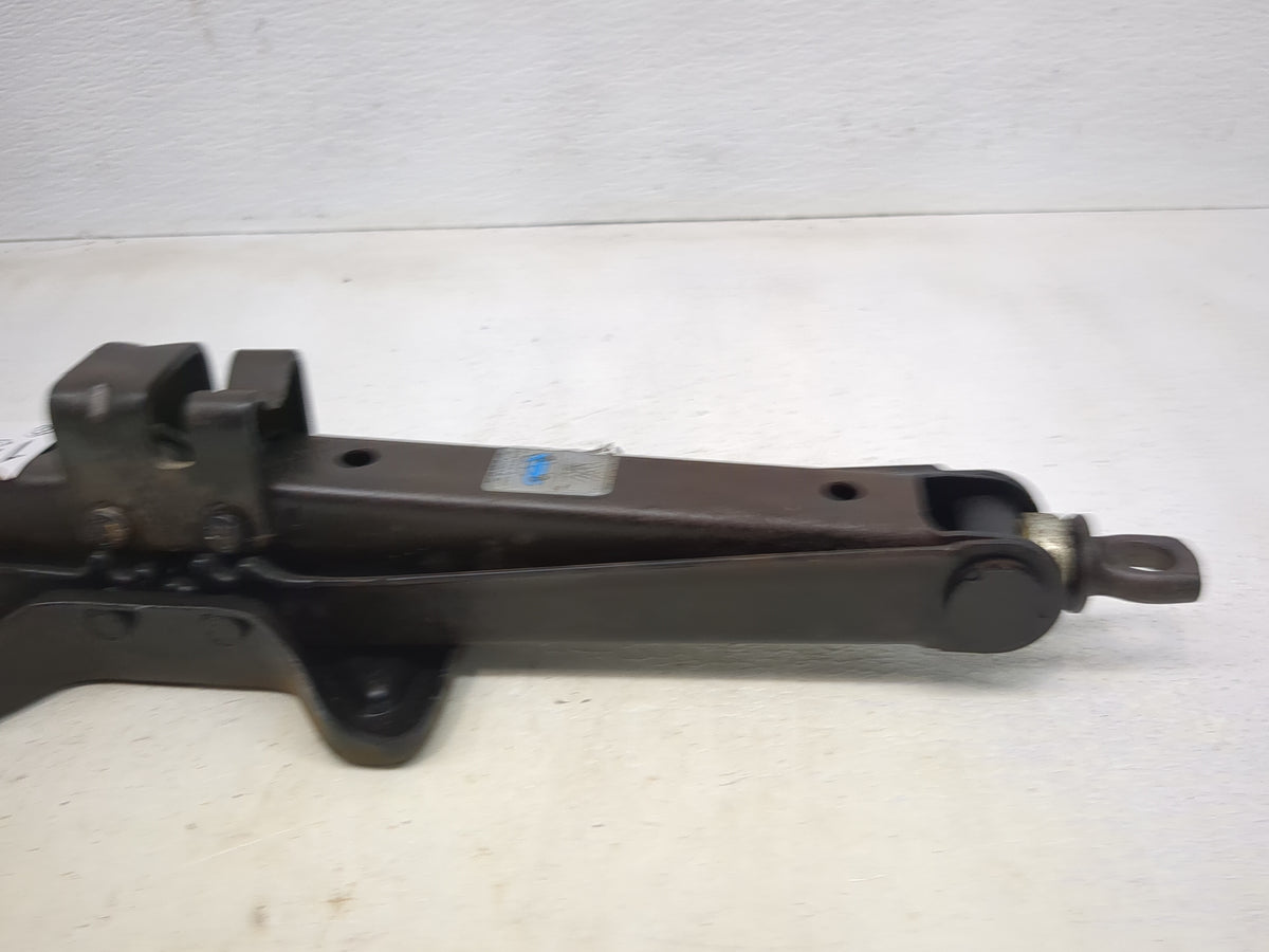 2010 Toyota Highlander Spare Scissor Car Jack 1513384 - Oemusedautoparts1.com