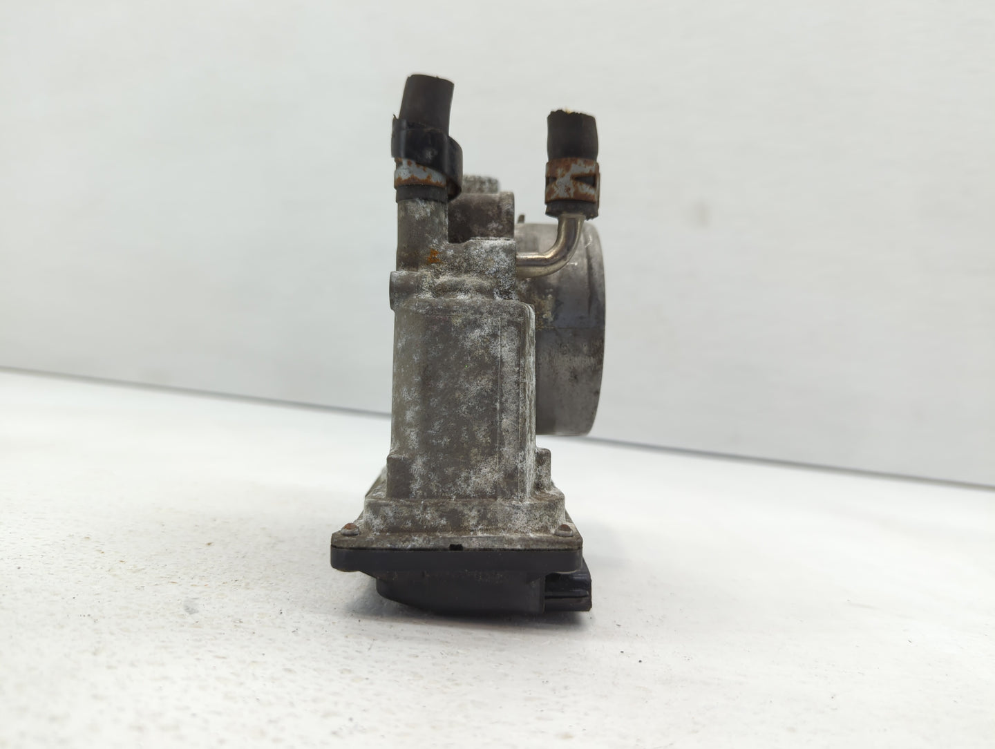 2008-2016 Toyota Highlander Throttle Body P/N:22030-0P050 Fits OEM Used Auto Parts - Oemusedautoparts1.com