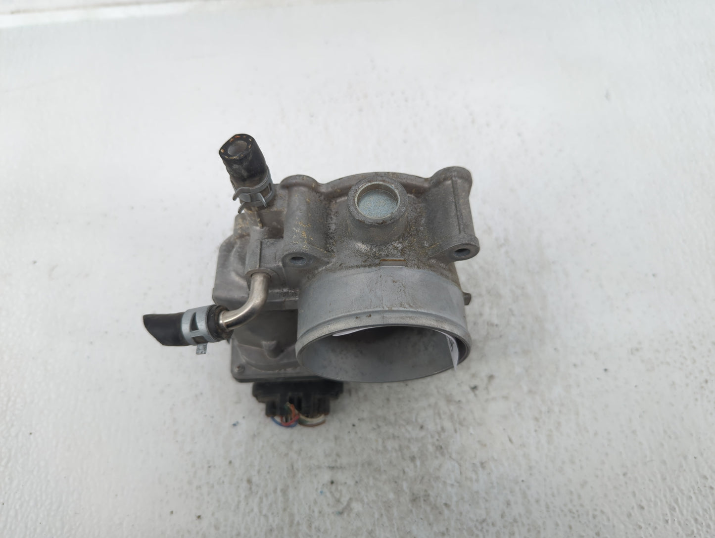 2004-2010 Toyota Highlander Throttle Body P/N:22030-20060 Fits Fits 2003 2004 2005 2006 2007 2008 2009 2010 OEM Used Auto Pa