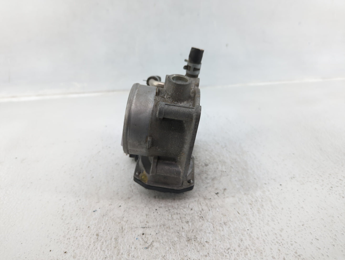 2004-2010 Toyota Highlander Throttle Body P/N:22030-20060 Fits Fits 2003 2004 2005 2006 2007 2008 2009 2010 OEM Used Auto Pa