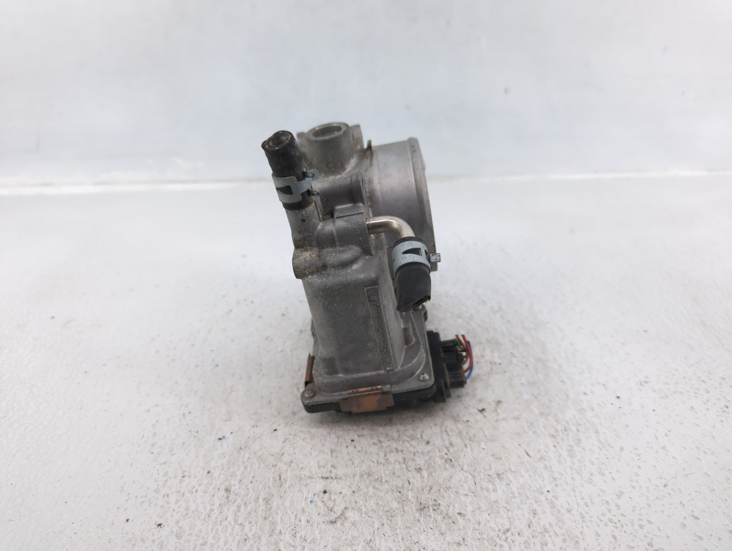 2004-2010 Toyota Highlander Throttle Body P/N:22030-20060 Fits Fits 2003 2004 2005 2006 2007 2008 2009 2010 OEM Used Auto Pa