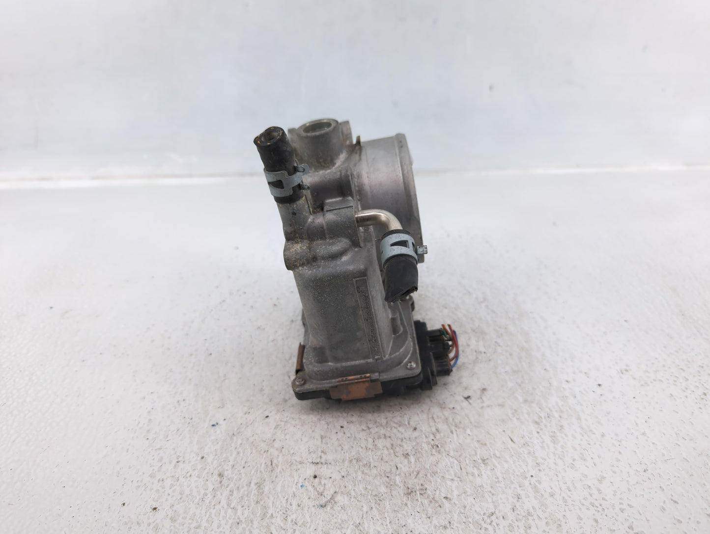 2004-2010 Toyota Highlander Throttle Body P/N:22030-20060 Fits Fits 2003 2004 2005 2006 2007 2008 2009 2010 OEM Used Auto Pa