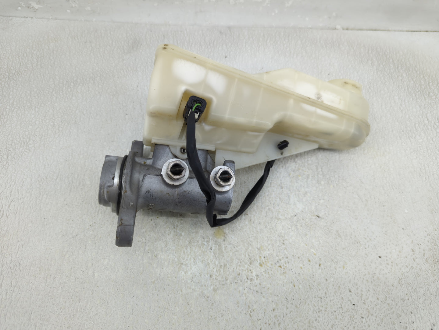 2009-2013 Toyota Matrix Brake Master Cylinder - Oemusedautoparts1.com