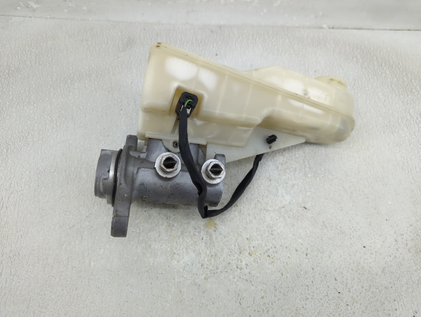 2009-2013 Toyota Matrix Brake Master Cylinder - Oemusedautoparts1.com