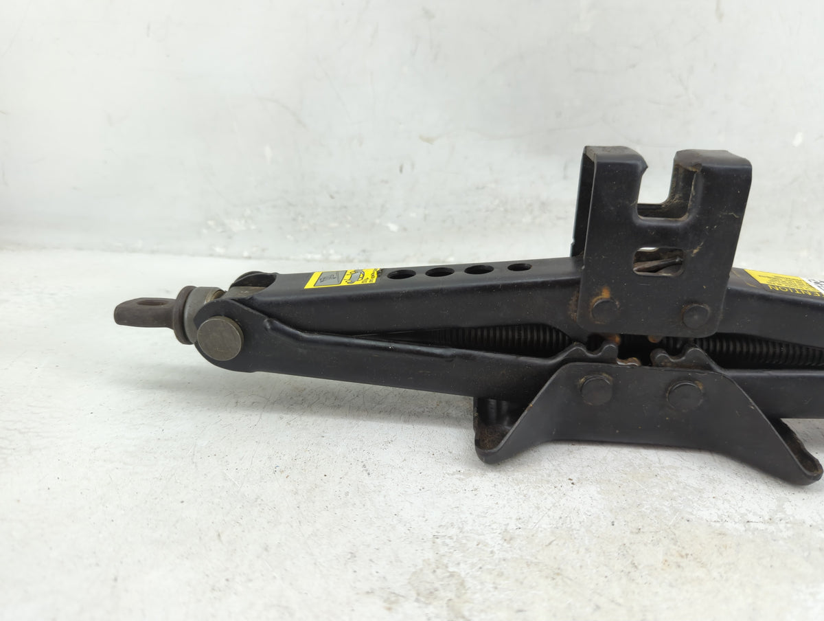 2010 Toyota Matrix Spare Scissor Car Jack - Oemusedautoparts1.com