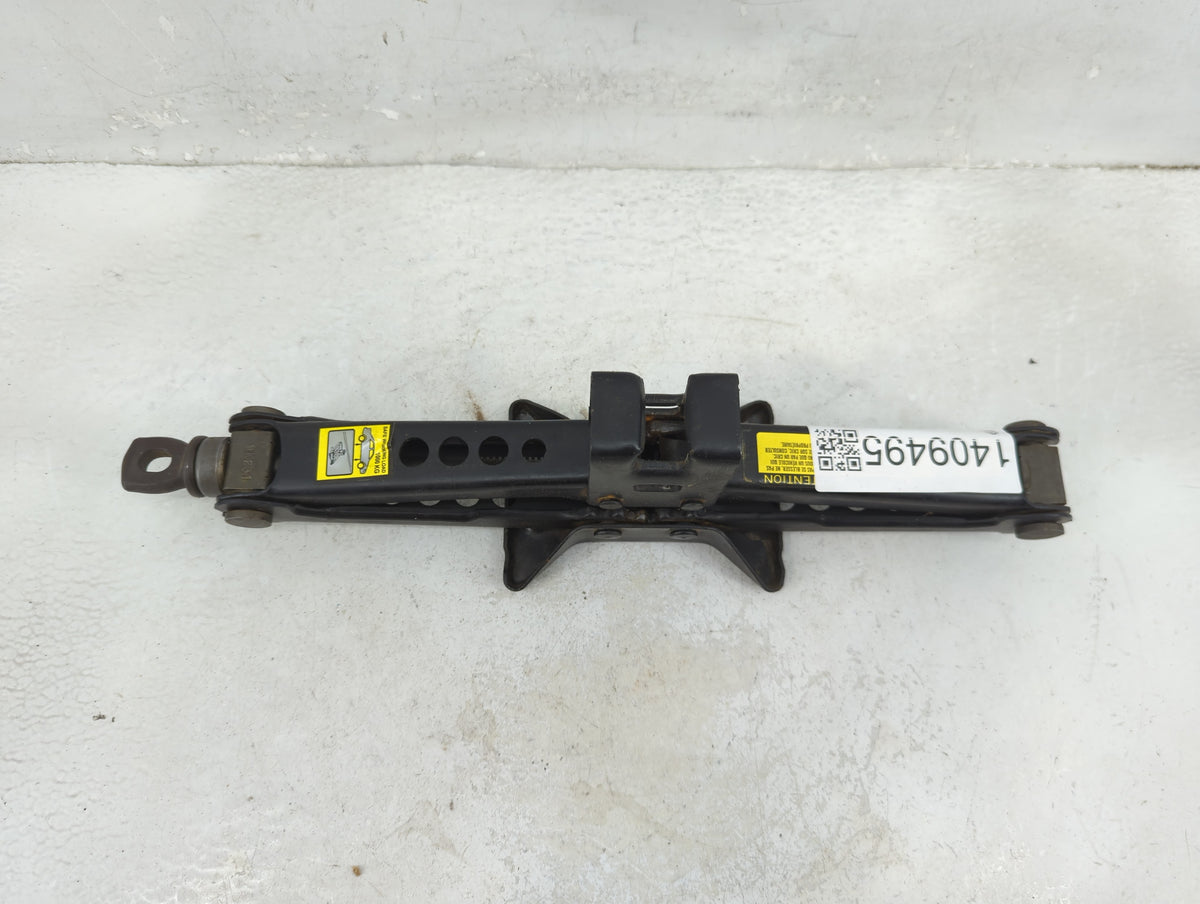 2010 Toyota Matrix Spare Scissor Car Jack - Oemusedautoparts1.com