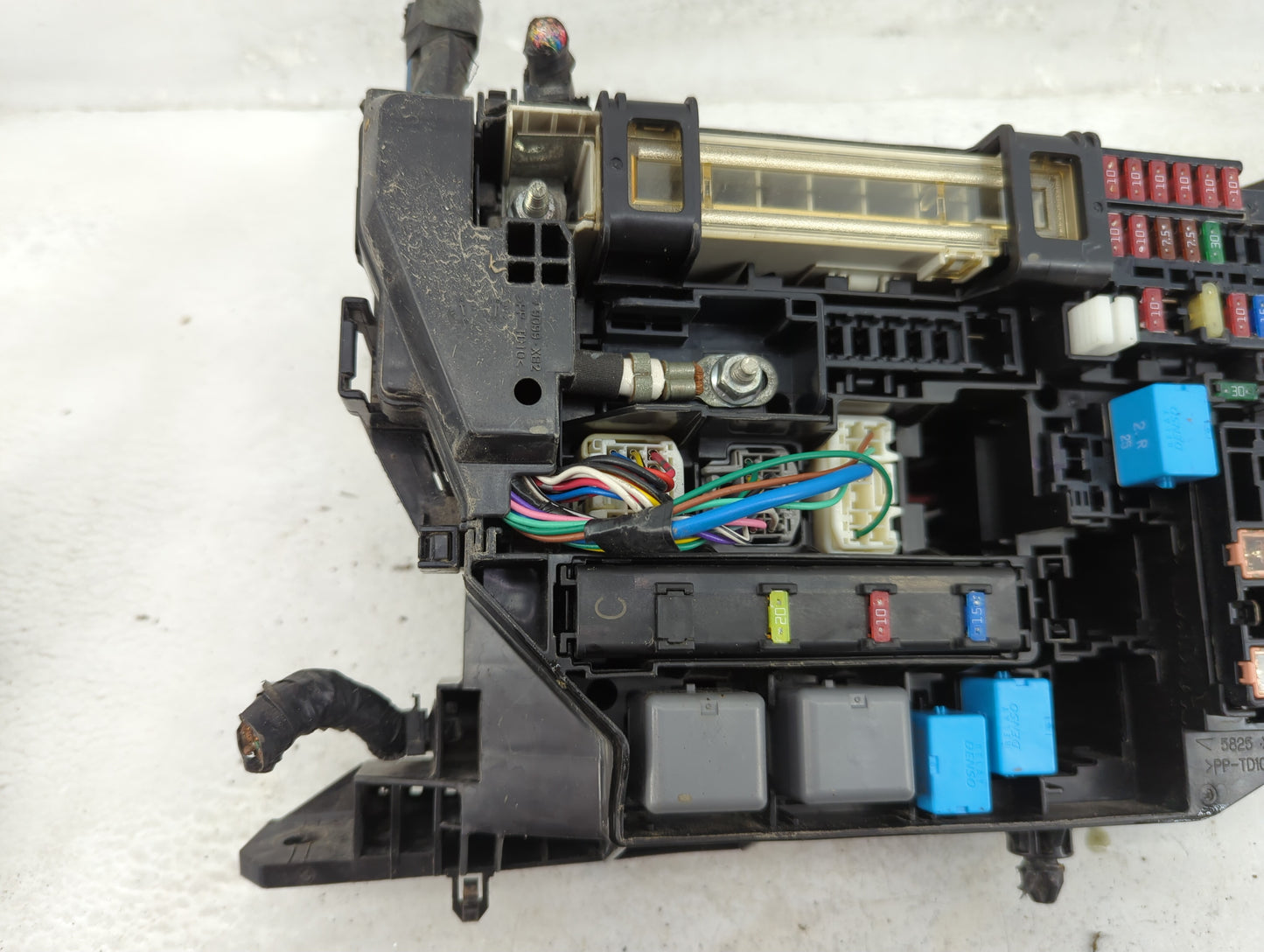 2009-2014 Toyota Matrix Fusebox Fuse Box Panel Relay Module P/N:82662-02270 Fits Fits 2009 2010 2011 2012 2013 2014 OEM Used