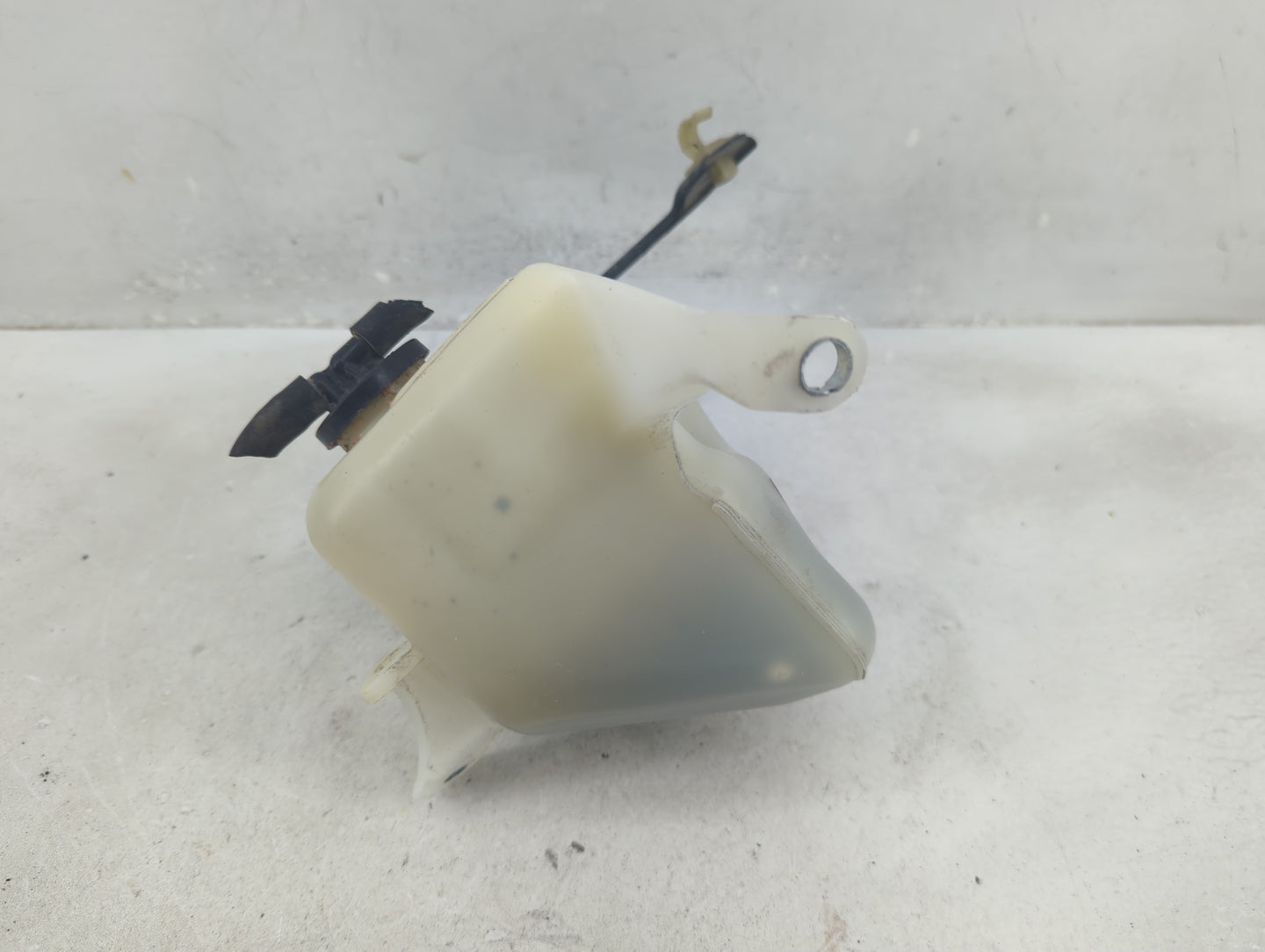 2009-2014 Toyota Matrix Radiator Coolant Overflow Expansion Tank Bottle - Oemusedautoparts1.com
