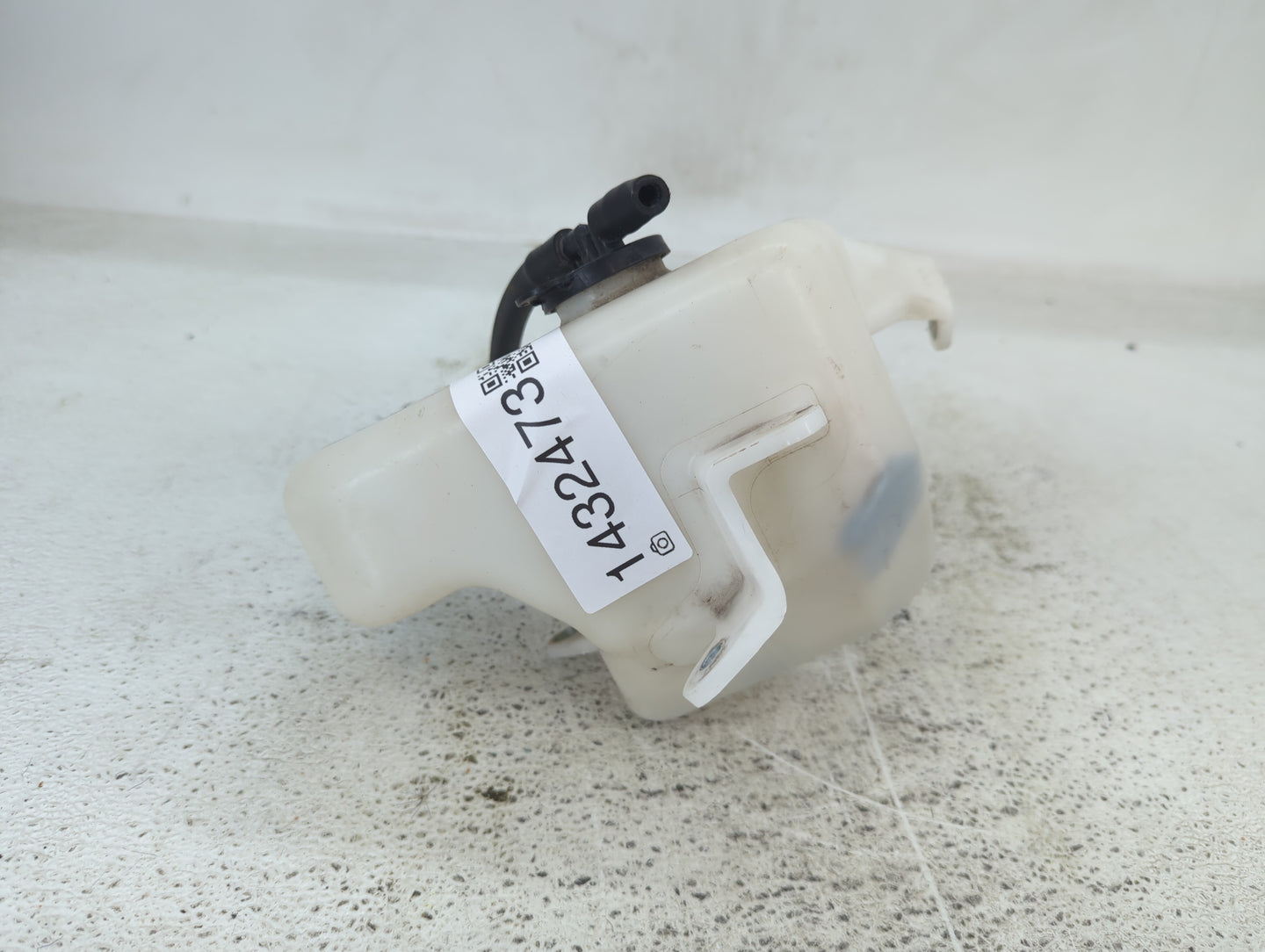 2009-2014 Toyota Matrix Radiator Coolant Overflow Expansion Tank Bottle 1432473 - Oemusedautoparts1.com