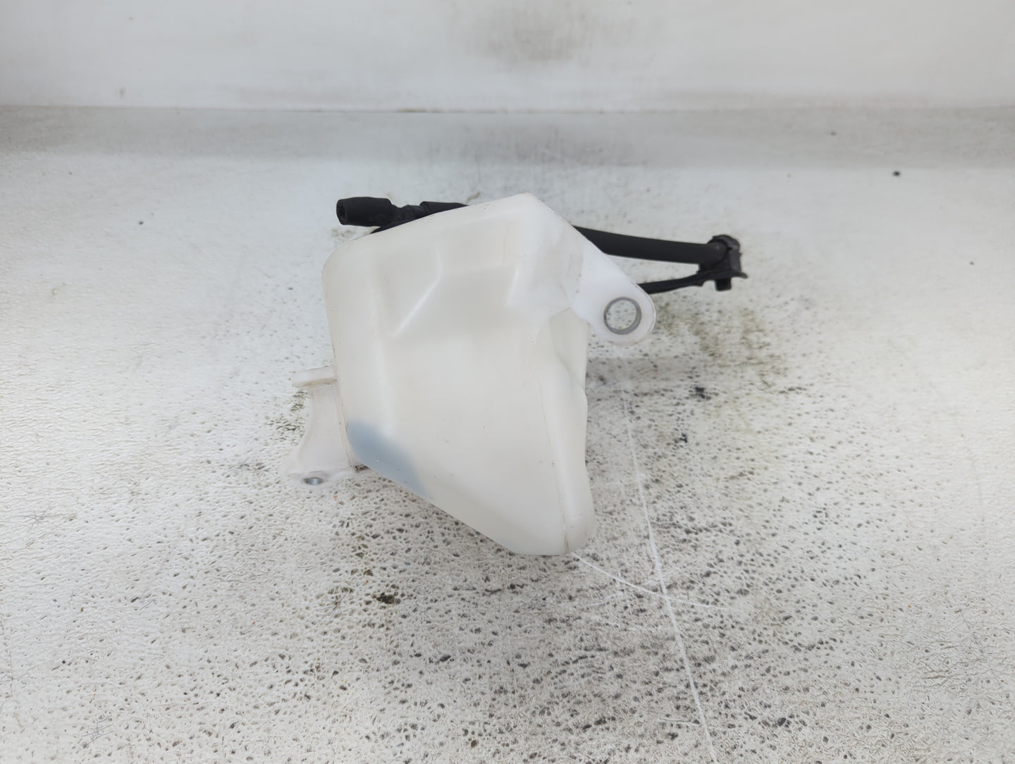 2009-2014 Toyota Matrix Radiator Coolant Overflow Expansion Tank Bottle 1432473 - Oemusedautoparts1.com