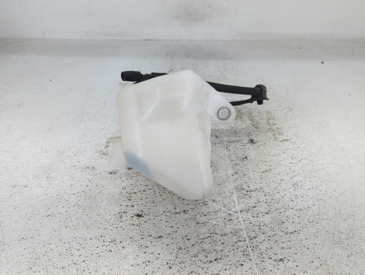 2009-2014 Toyota Matrix Radiator Coolant Overflow Expansion Tank Bottle 1432473 - Oemusedautoparts1.com