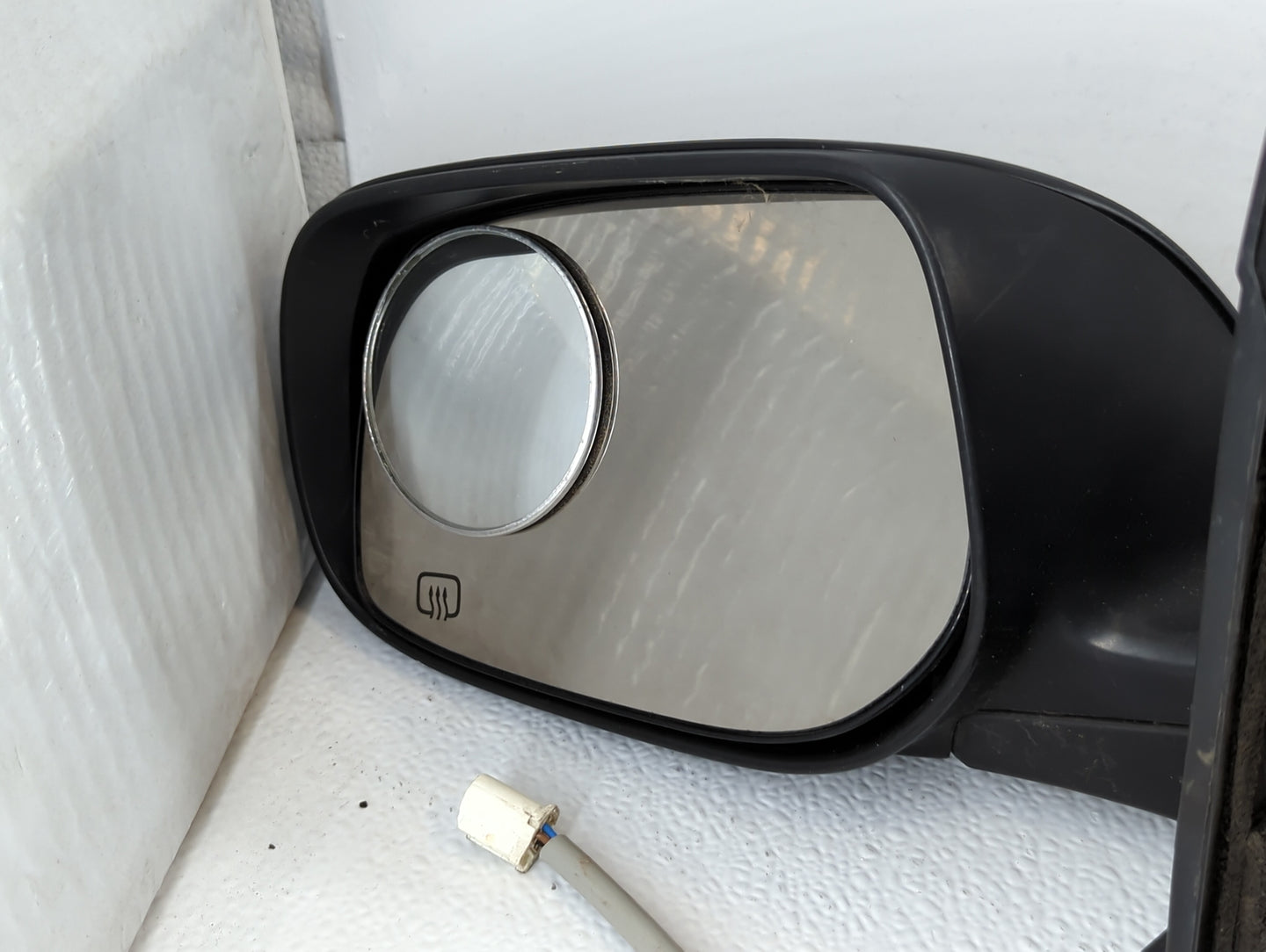 2009-2014 Toyota Matrix Driver Side View Mirror - Left Door Mirror OEM Used - Oemusedautoparts1.com