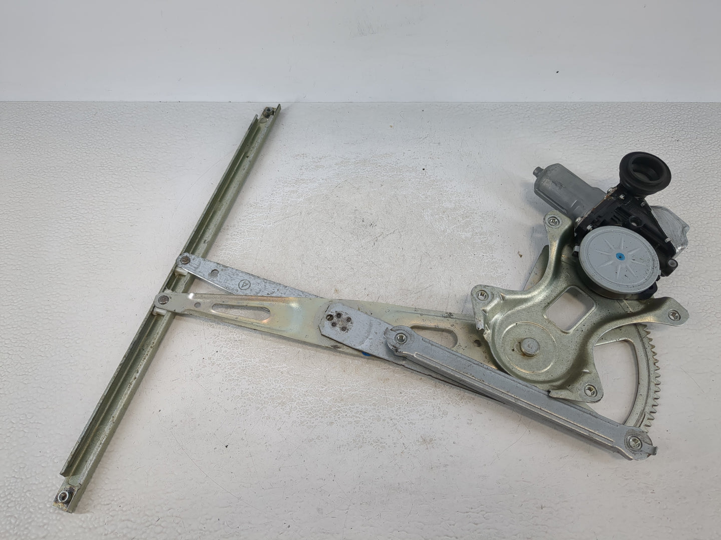 2010-2011 Toyota Prius Driver Front Left Power Window Motor - Oemusedautoparts1.com