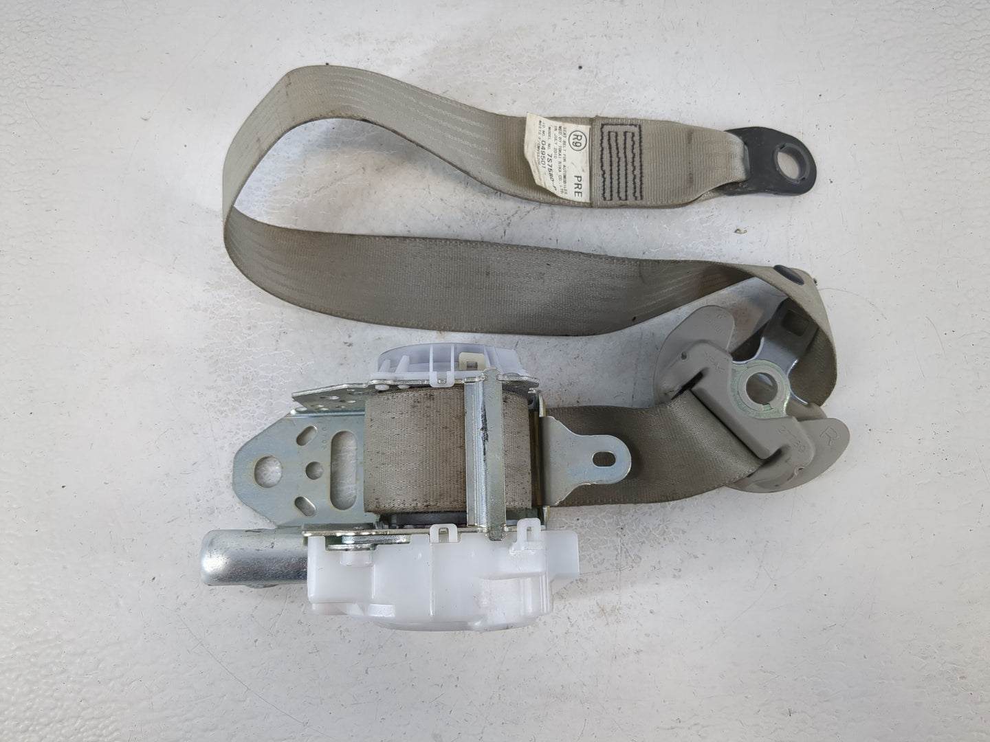 2010-2013 Toyota Prius Passenger Front Seatbelt Retractor - Oemusedautoparts1.com