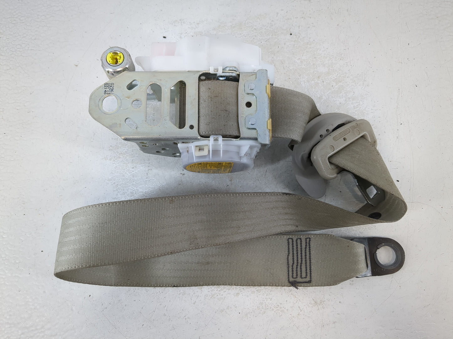 2010-2013 Toyota Prius Passenger Front Seatbelt Retractor - Oemusedautoparts1.com