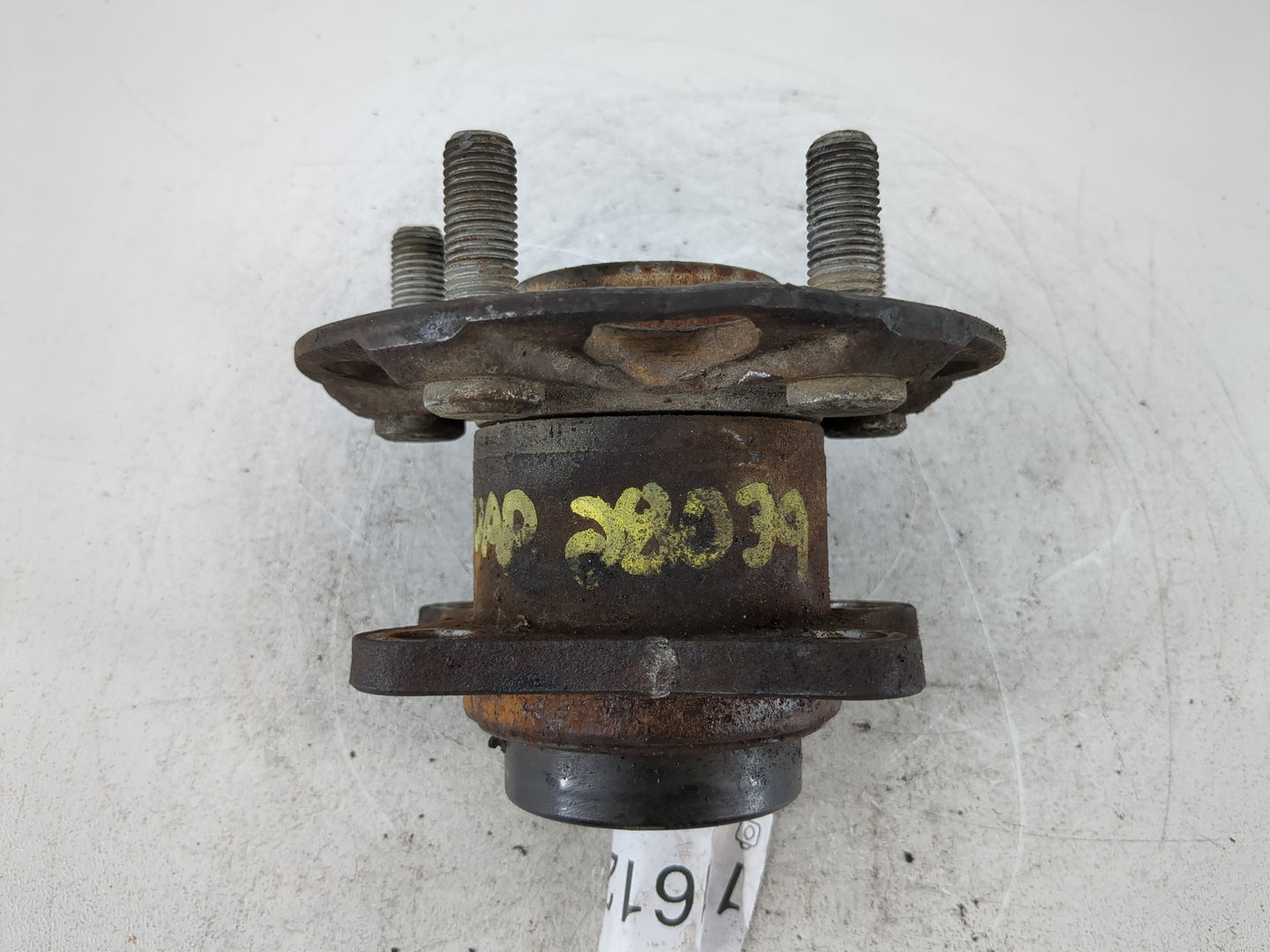 2010-2015 Toyota Prius Driver Front Wheel Hub Oem - Oemusedautoparts1.com