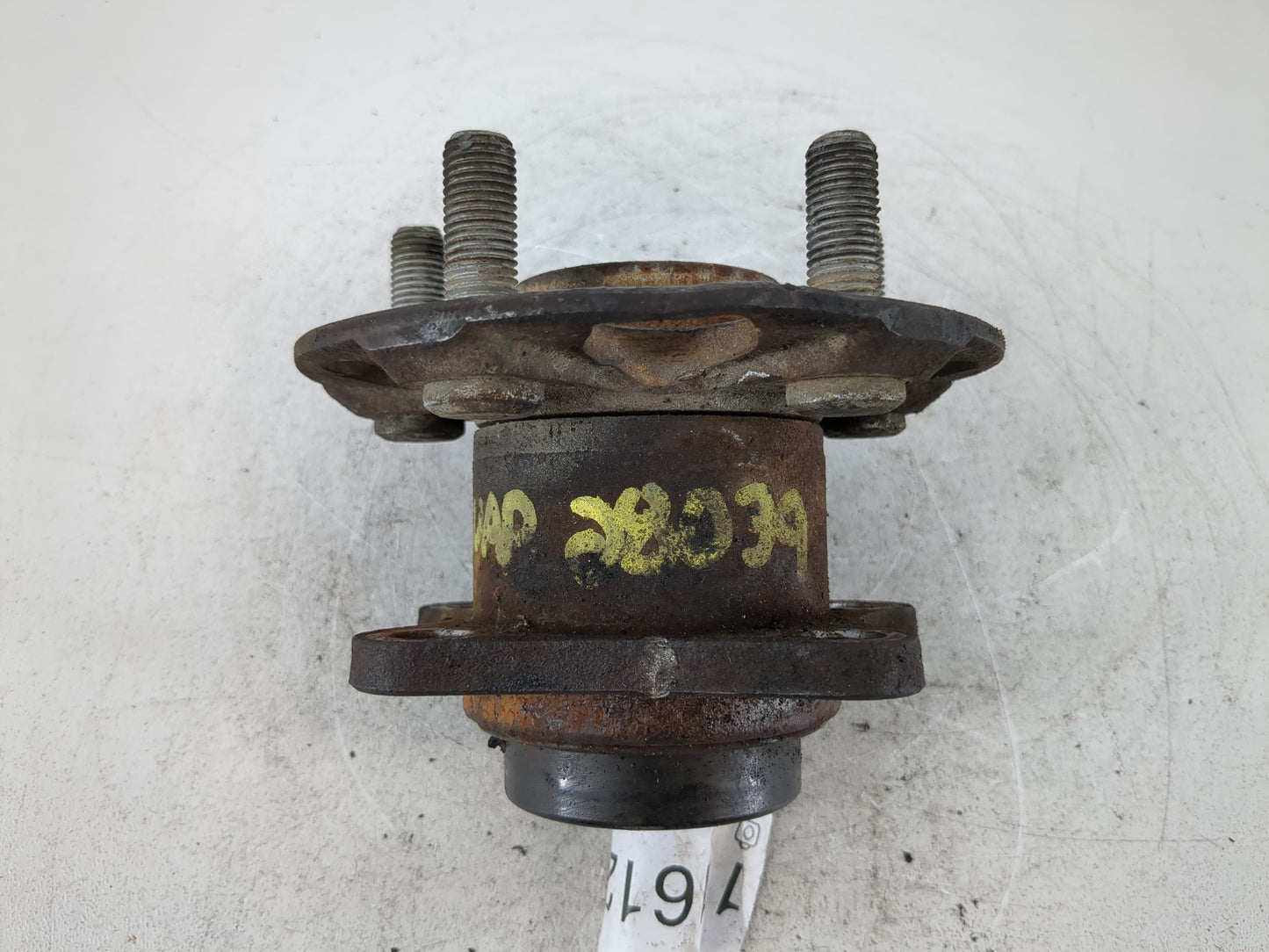 2010-2015 Toyota Prius Driver Front Wheel Hub Oem - Oemusedautoparts1.com