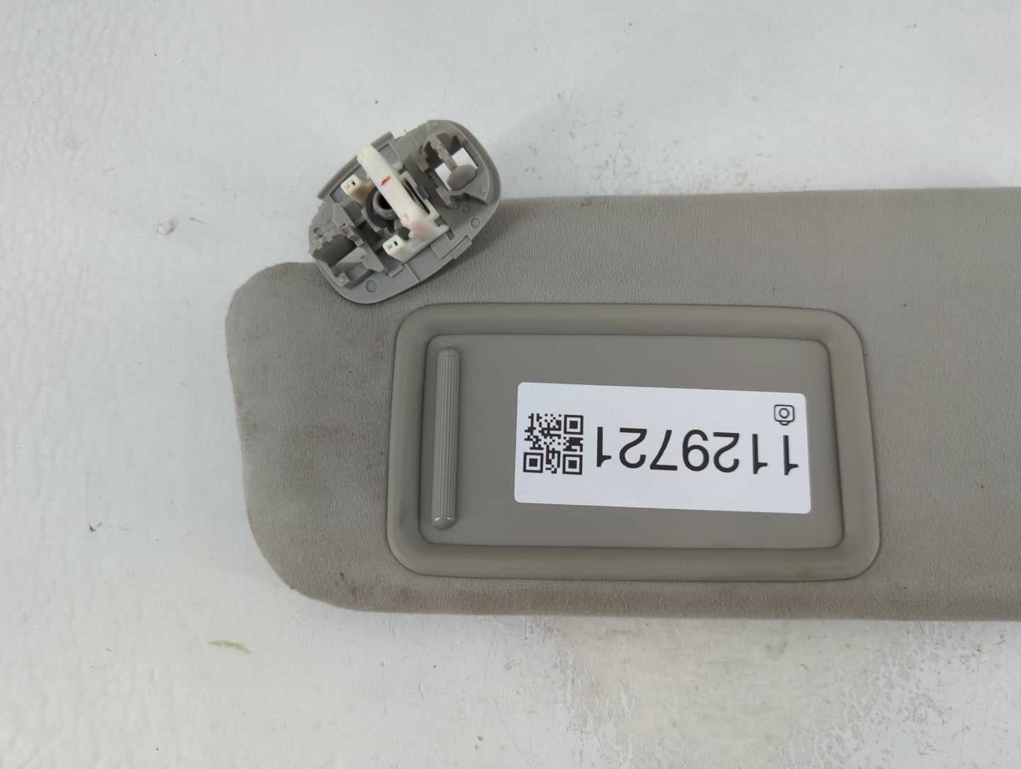 2010-2011 Toyota Prius Sun Visor Shade Replacement Driver Left Mirror Fits Fits 2010 2011 OEM Used Auto Parts - Oemusedautop