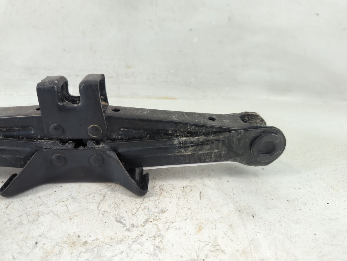 2010 Toyota Prius Spare Scissor Car Jack 1188147 - Oemusedautoparts1.com