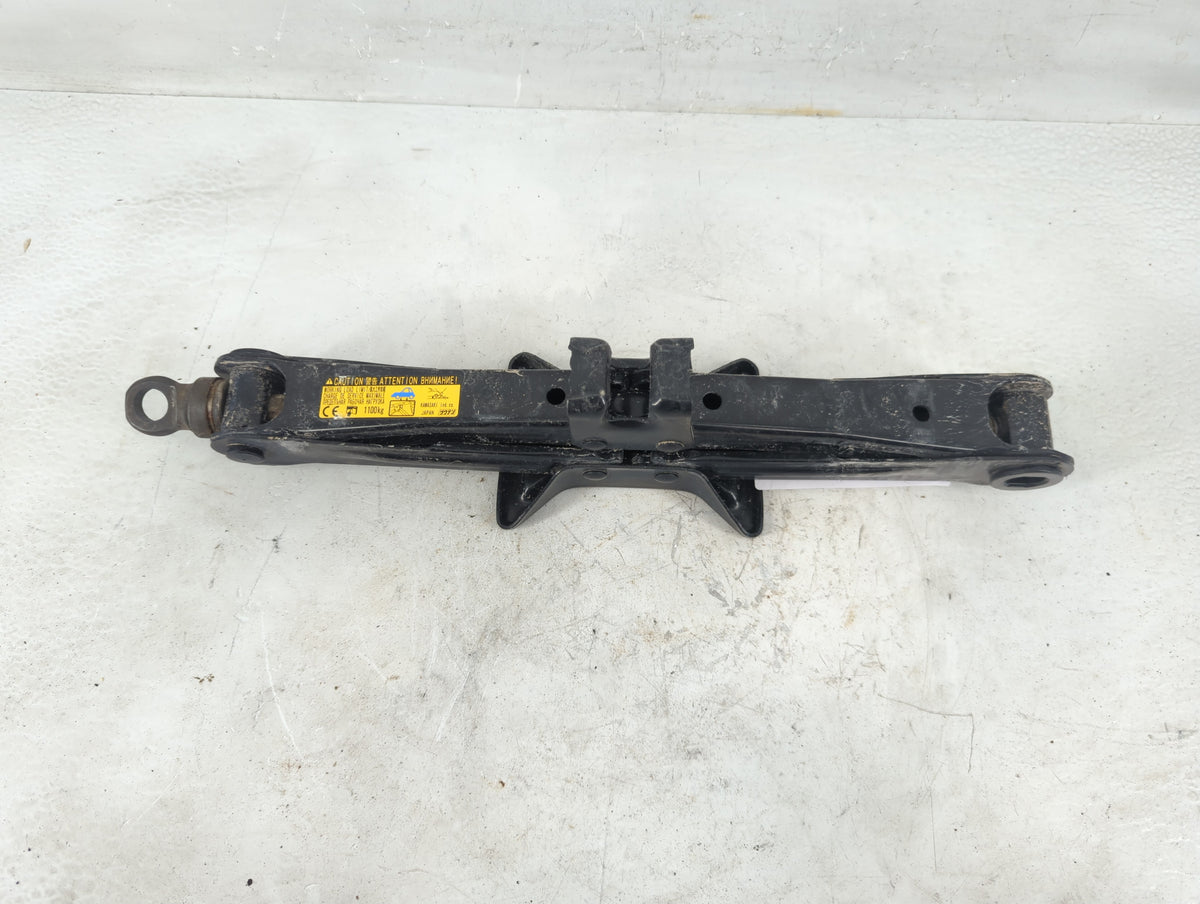 2010 Toyota Prius Spare Scissor Car Jack 1188147 - Oemusedautoparts1.com