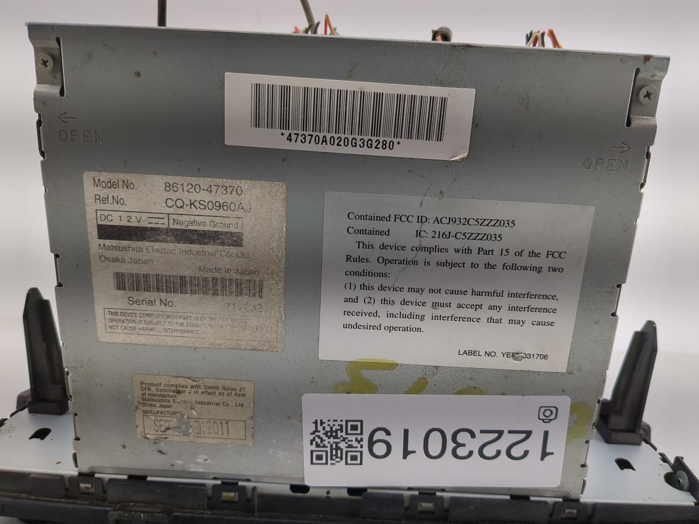 2010-2011 Toyota Prius Radio AM FM Cd Player Receiver Replacement P/N:86120-47370 Fits Fits 2010 2011 OEM Used Auto Parts - 