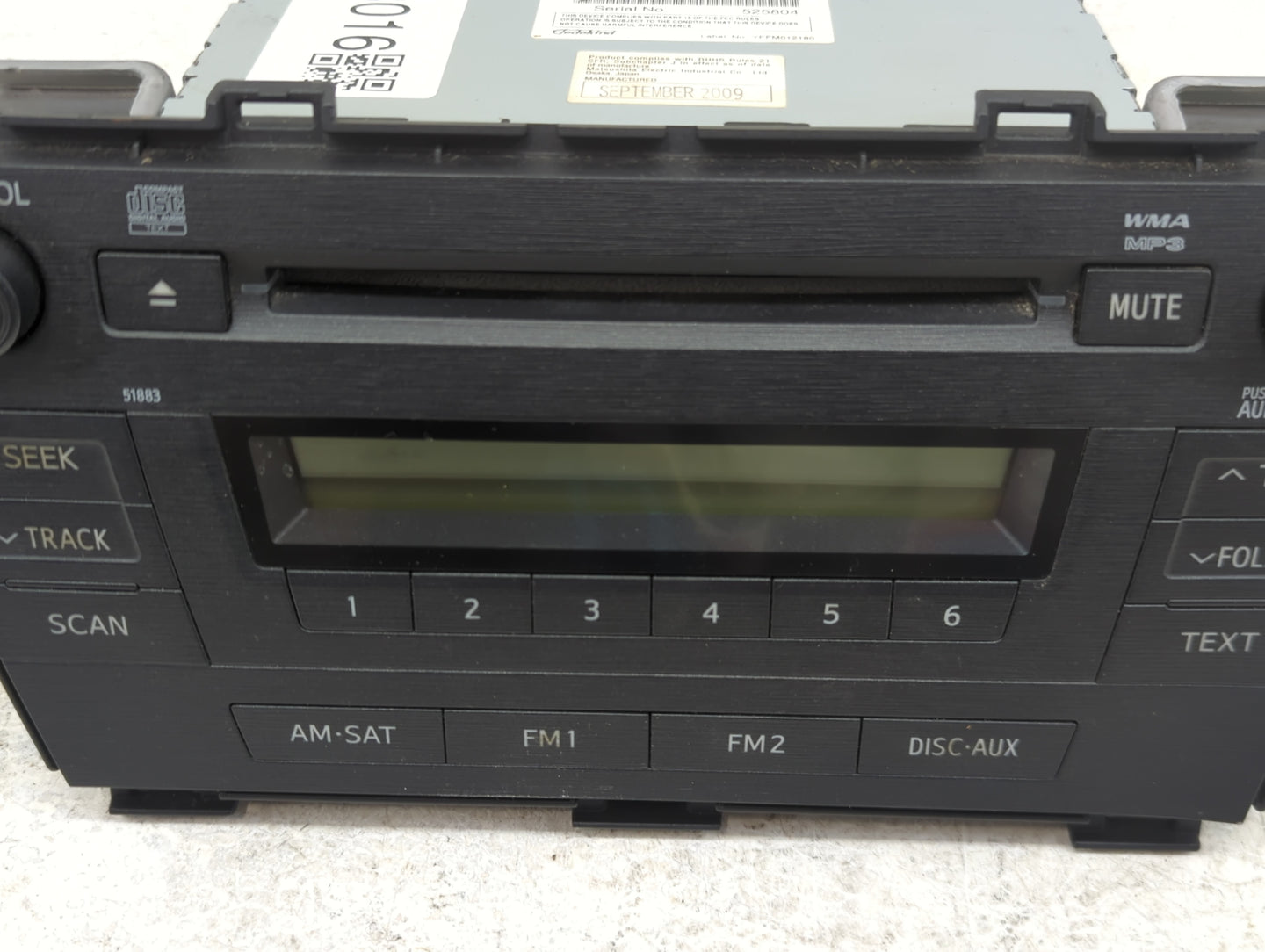 2010-2011 Toyota Prius Radio AM FM Cd Player Receiver Replacement P/N:86120-47290 Fits Fits 2010 2011 OEM Used Auto Parts - 